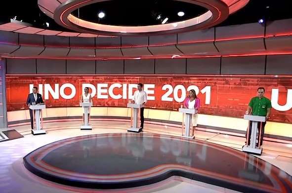cinco-candidatos-participaron-en-el-debate-televisivo_1556715412_1140x520